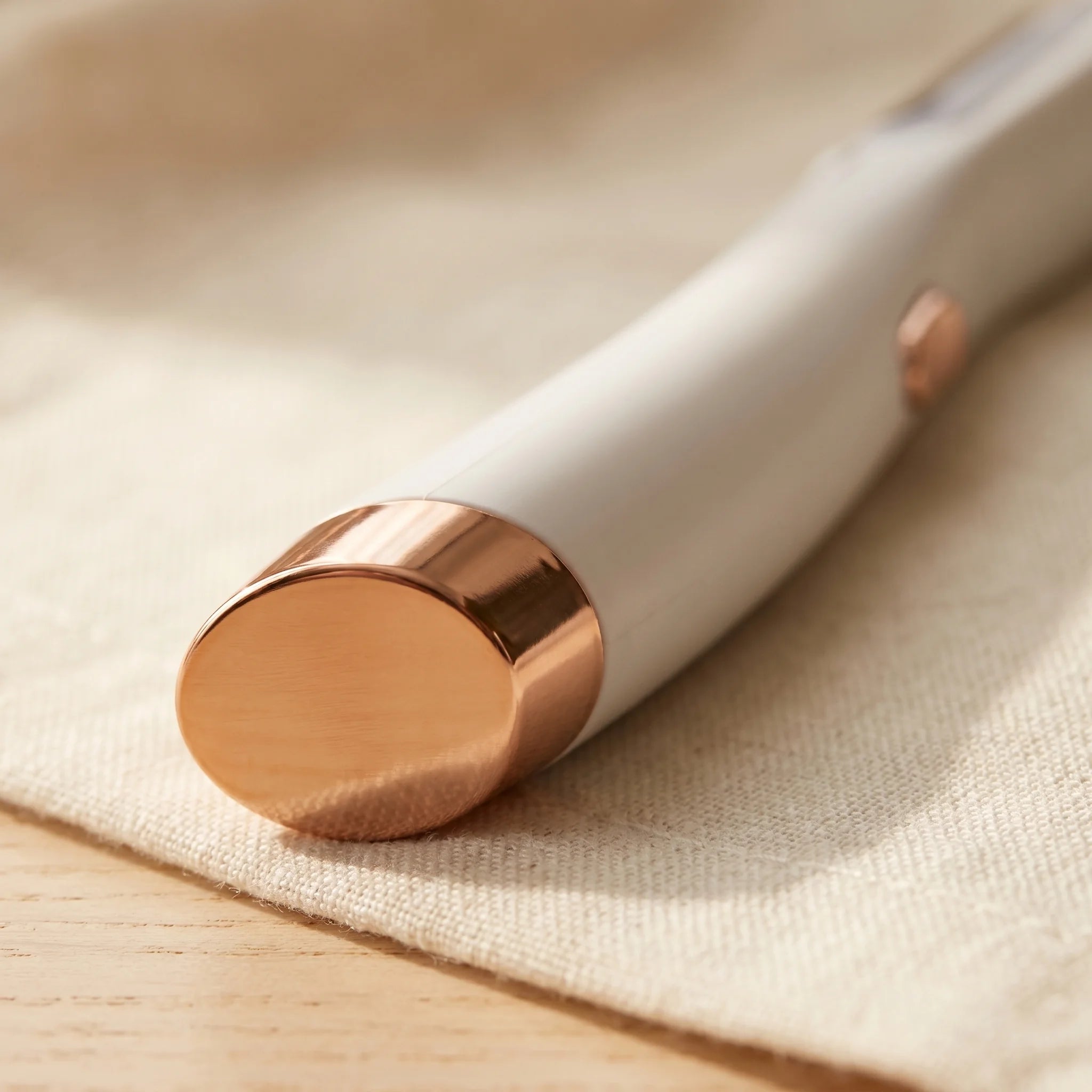 Close-up of the Lumée trimmer blade and LED detail